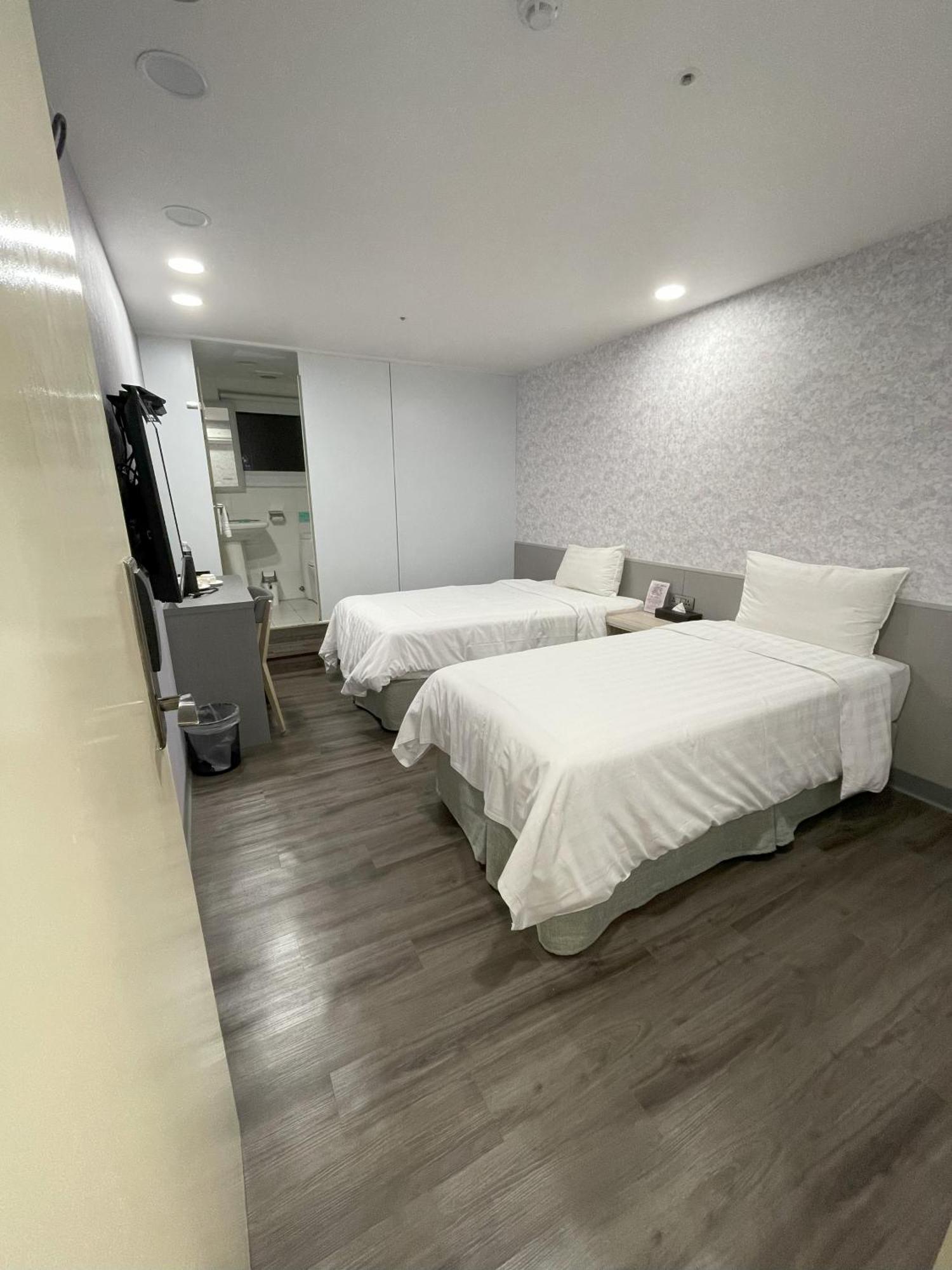 歐法行旅 O Fun Hotel Tajpej Buitenkant foto
