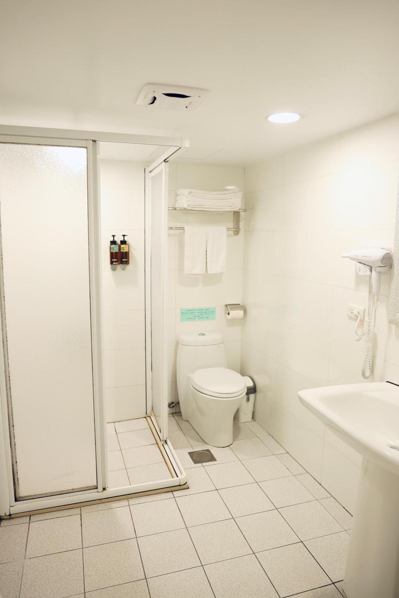 歐法行旅 O Fun Hotel Tajpej Buitenkant foto
